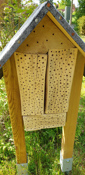 Insektennisthaus Friedhof Schillerslage